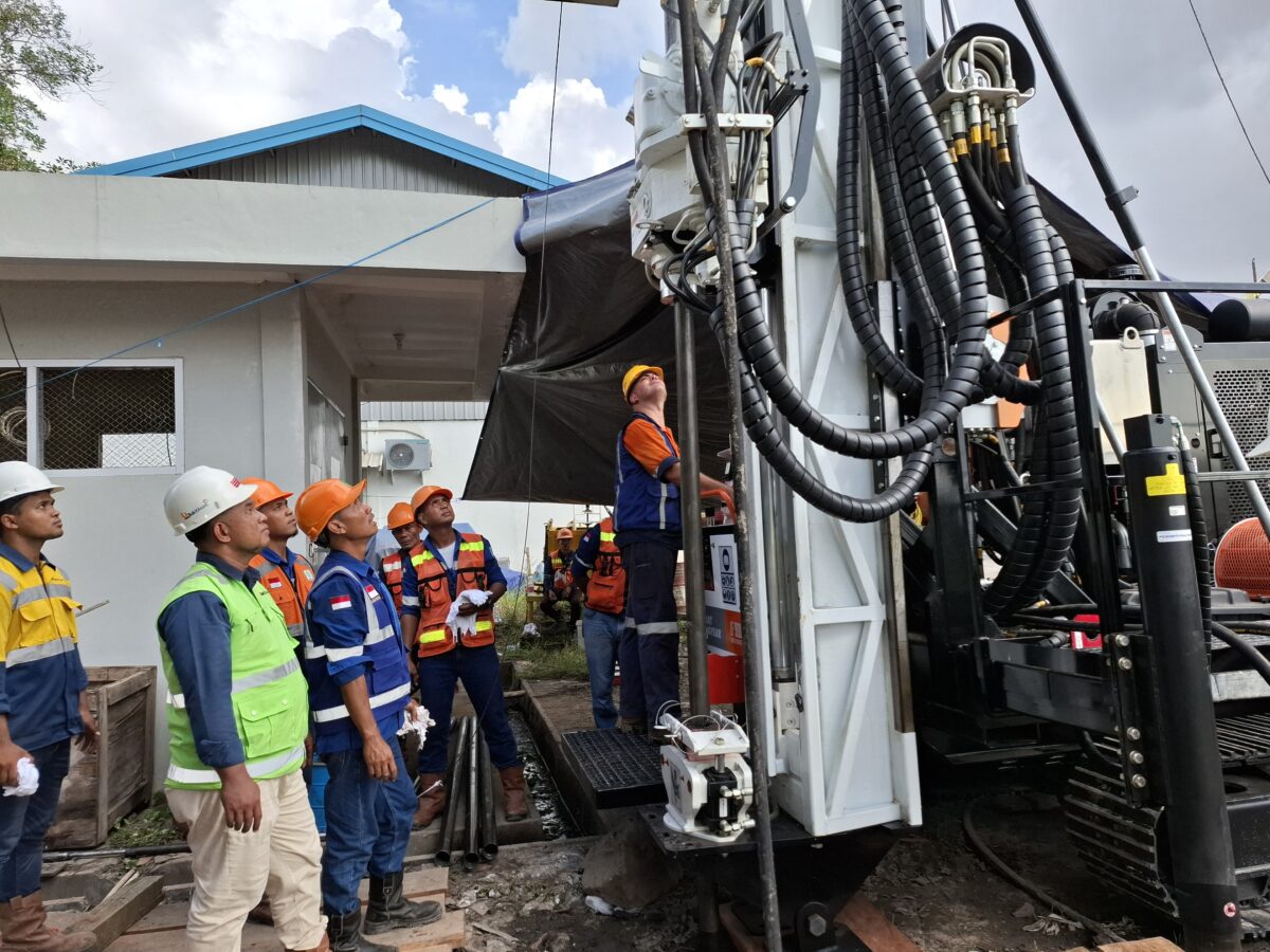 Lf 90 Rig Penyerahan, Commissioning dan Training unit LF™90DT Drill Rig untuk PT ...